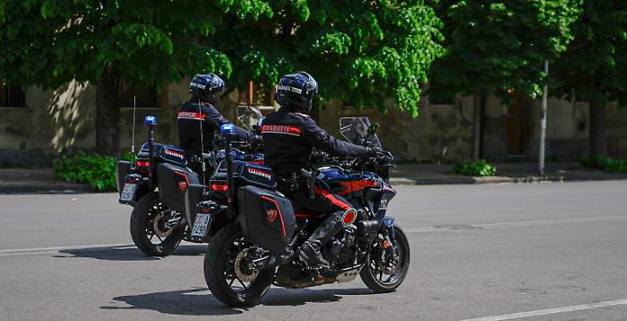 Caltanissetta: violano le misure cautelari per riavvicinarsi alle donne stalkerate, intervengono i carabinieri