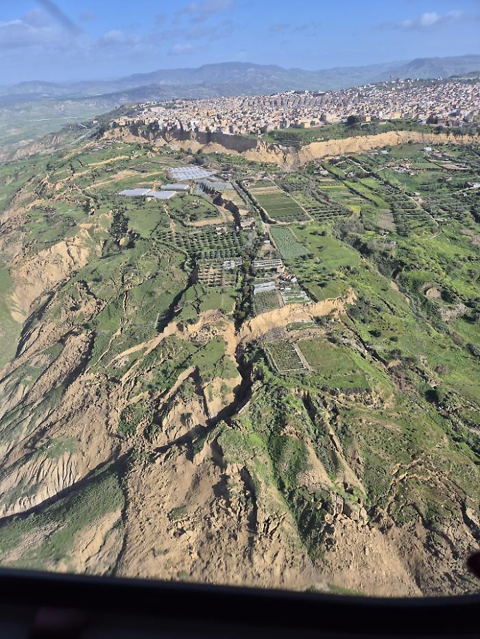 Procura e periti sopra il gran canyon siciliano: ecco cosa sta accadendo a Niscemi e gli immediati interventi