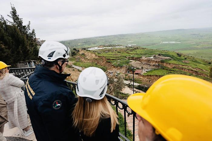 Frana a Niscemi: Meloni annuncia decreto da 150 milioni di euro e ammortizzatori per agricoltori e lavoratori 