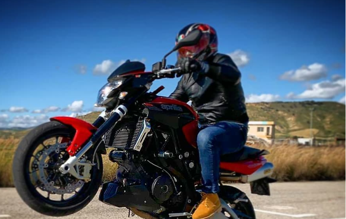 Tragico sorpasso: 29enne in moto perde il controllo sul lungomare di Gela e muore 