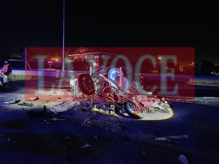 Scontro fatale per un motociclista nel Catanese: c'&egrave; anche un ferito grave