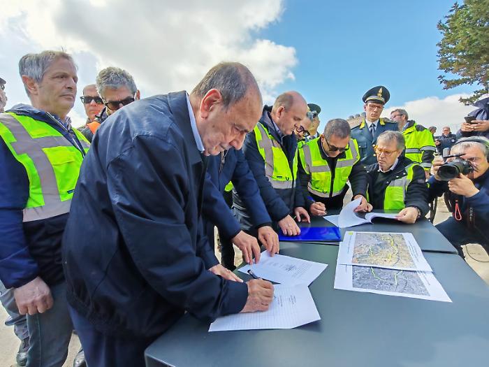 Niscemi isolata, la Regia trazzera pronta in 60 giorni. Schifani: &laquo;Io parlo coi fatti&raquo;