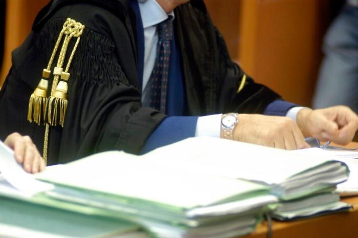 &laquo;O pago l'affitto o metto i video on line&raquo;: nisseno condannato per gli abusi sessuali sul padrone di casa