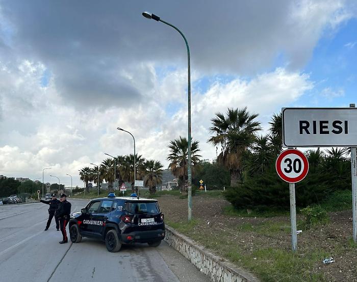 Posto di blocco carabinieri a Riesi