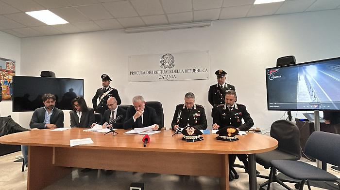 Prima ucciso, poi bruciato: tra i due arrestati Pietro Catanzaro figlio di Giovanni &ldquo;u milanisi&rdquo;