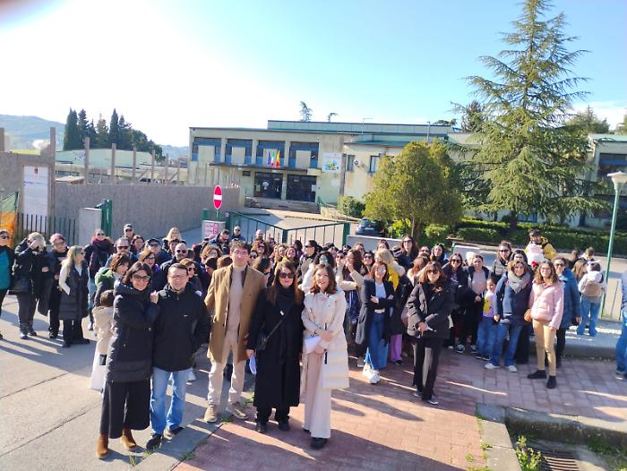 Farmaco salvavita a bimba affetta da diabete dopo mesi dalla richiesta: sit-in davanti alla scuola Santa Lucia