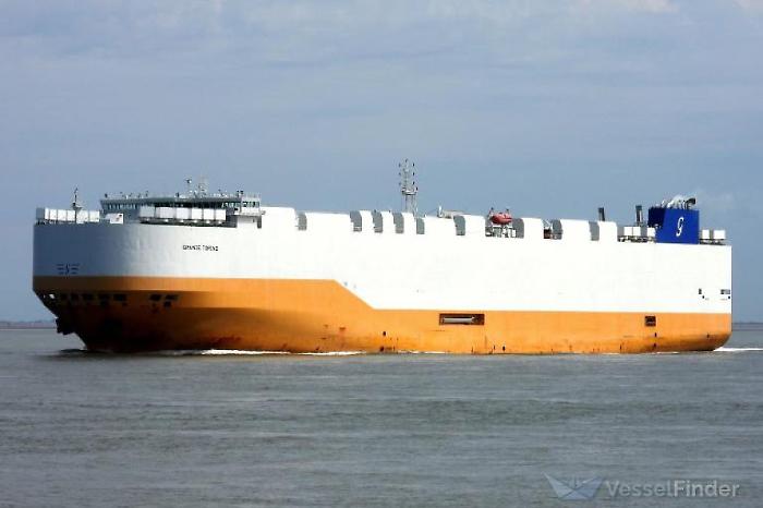 La mossa a sorpresa di Teheran sullo Stretto di Hormuz ha il sapore della svolta: navigazione libera sul versante dell'Oman