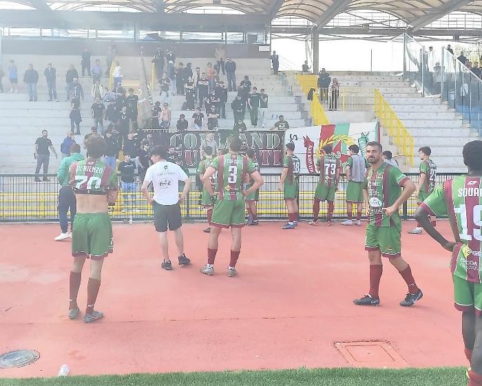 La delusione dei calciatori della Sancataldese