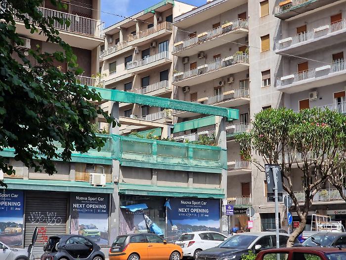 Pericolo crolli, Catania capitale delle "reti verdi": &laquo;Sembrano installazioni artistiche di Christo&raquo;