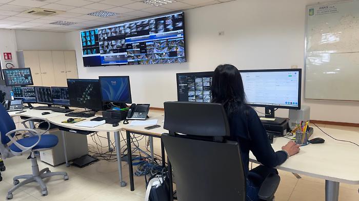 Anas, smart road e sistemi di monitoraggio per la Tangenziale di Catania:  viaggio in sala operativa per gestire le emergenze 
