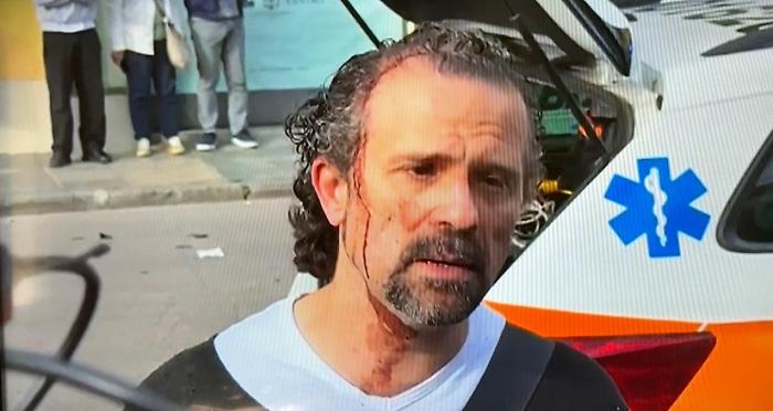 Senza paura di fronte al coltello: cos&igrave; 5 cittadini hanno fermato il killer dell'auto