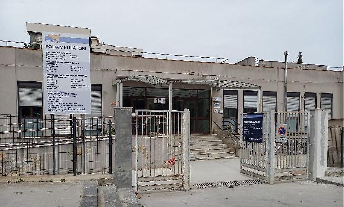 Medico in escandescenza alla guardia medica di Caltanissetta: trasferito al Sant'Elia e ricoverato in psichiatria