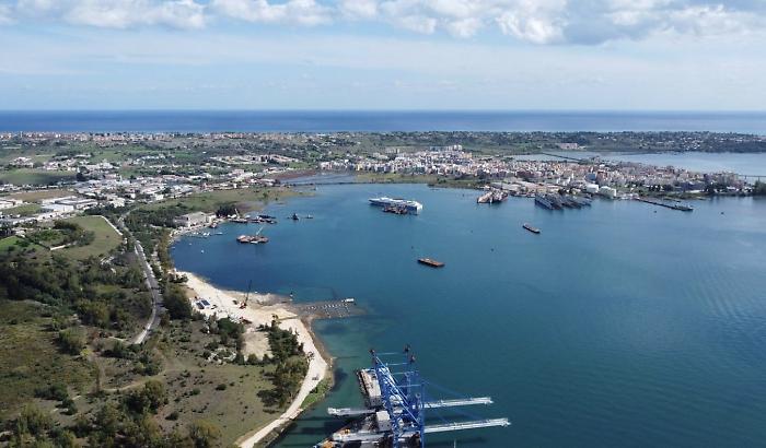 Hub Cem porto commerciale di Augusta