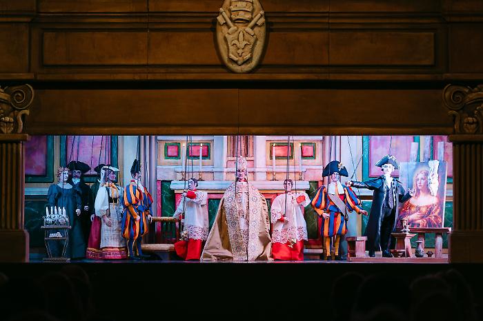 Tosca in pupi siciliani: prima assoluta da standing ovation