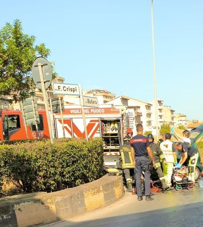 Un carico d'acqua per combattere il caldo, il malore in macchina, l'incidente e la morte