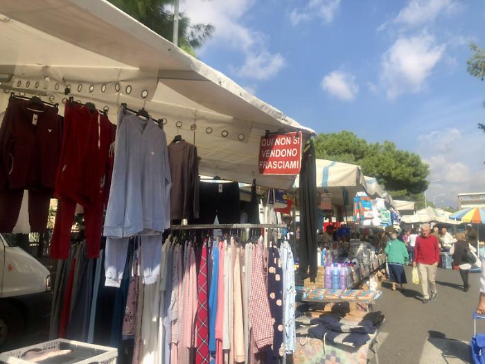 Barriera: là dove si trova di tutto compreso le caterve di abusivi