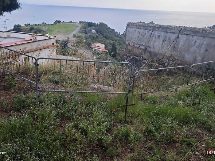 Cimitero, vi all'iter per la messa in sicurezza
