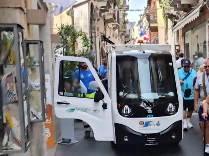 De Luca ordina di “scovare” le utenze ancora senza mastelli