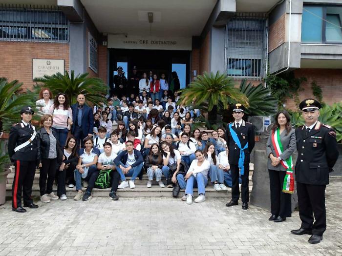 L'Istituto “Vigo Fuccio-La Spina” a “lezione” di legalità nella caserma dei carabinieri