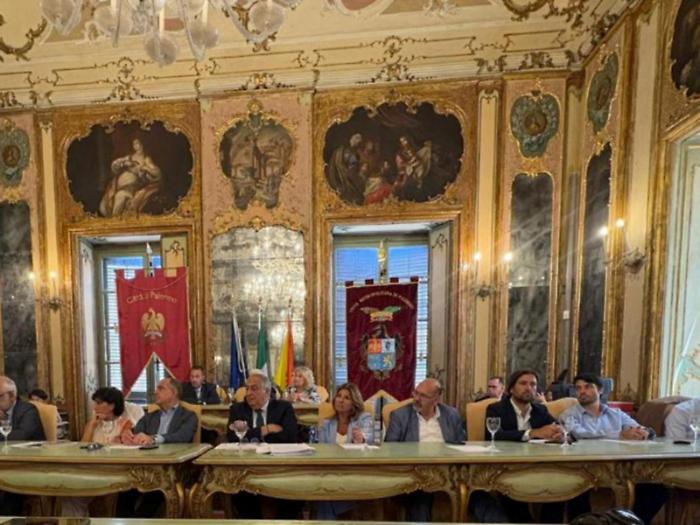 Inchiesta, opposizione in pressing su Lagalla «Faccia come Schifani, via la Dc dalla giunta»