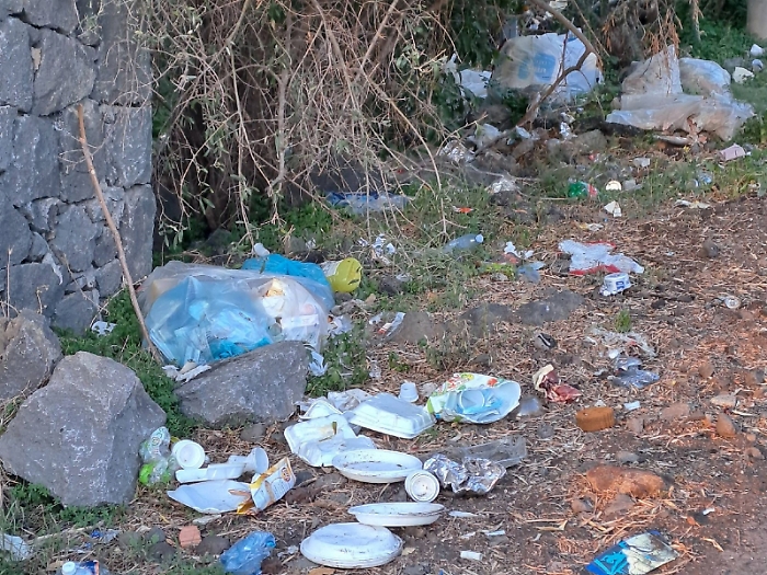 Mascalucia, via Coppola &egrave; una discarica: residenti esasperati