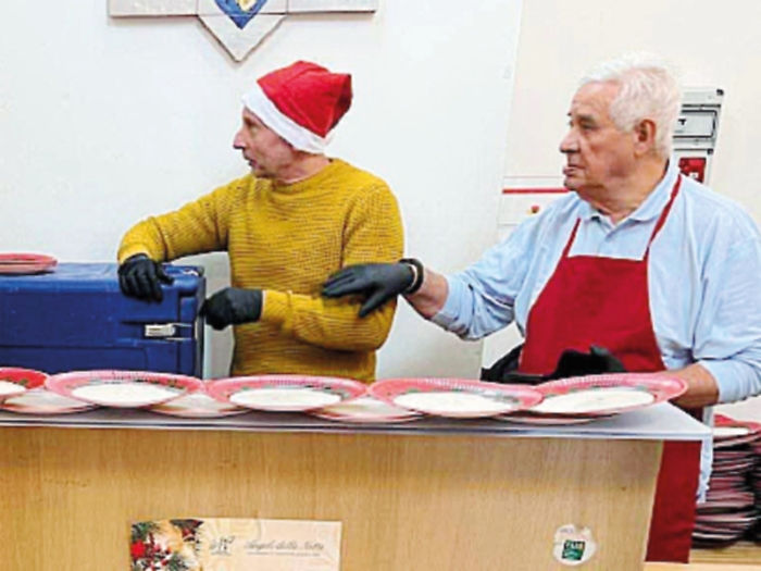 Feste di Natale, alla Kalsa un pranzo per i poveri con l'associazione "Angeli della Notte"
