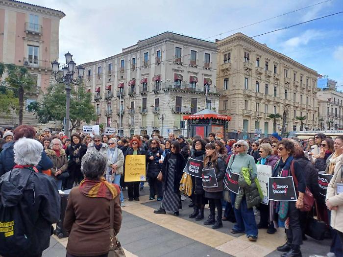 In piazza contro il Ddl Stupro: &laquo;Non pu&ograve; essere la donna a dimostrare la violenza&raquo;