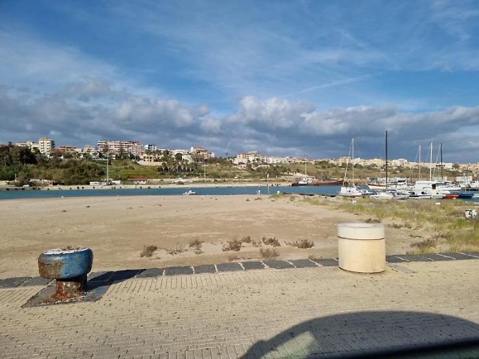 Porto di Gela, la storia infinita: campionamenti ripetuti, lavori che non partono