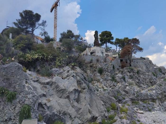Ex villaggio Le Rocce di Taormina: cantiere fermo, &egrave; bufera sull&rsquo;ambiente