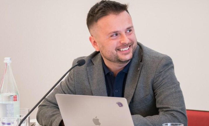 «Non diamo illusioni ai giovani e si valorizzino le competenze»