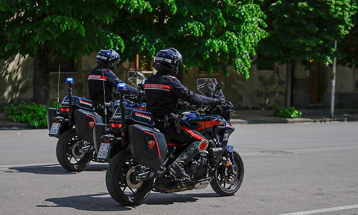 Caltanissetta: violano le misure cautelari per riavvicinarsi alle donne stalkerate, intervengono i carabinieri