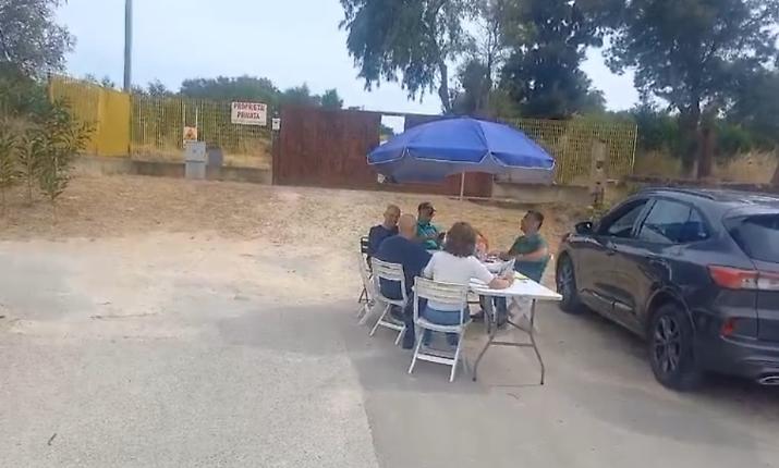 A Poggio Arena spunta l'accesso a mare ma la battaglia dei residenti si inasprisce
