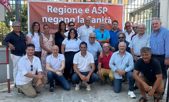 Ferragosto di presidio davanti all'ospedale di Gela: Di Stefano chiede rinforzi